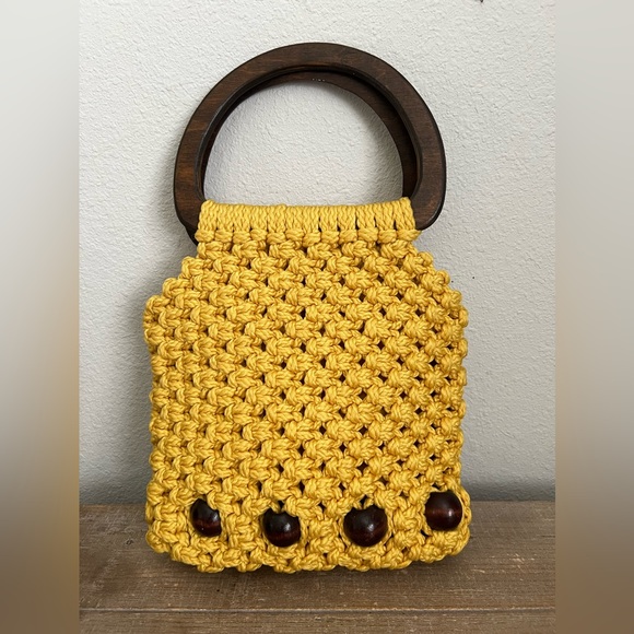 Vintage 70s Macramé Purse Handbag Mustard Yellow Wood Handles & Beads Boho EUC - Picture 1 of 14